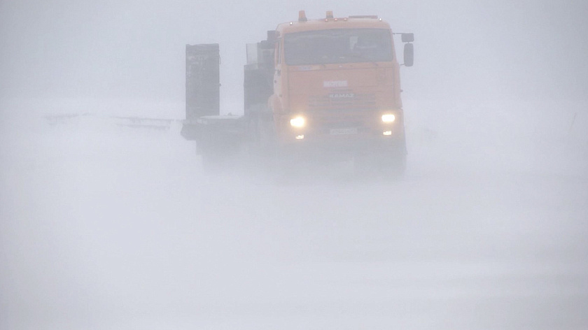 Между Лабытнанги и Харпом из-за непогоды закрыли автомобильное движение