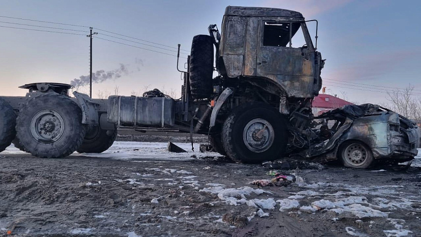 Два человека погибли в жутком ДТП с легковушкой и грузовиком в Новом Уренгое