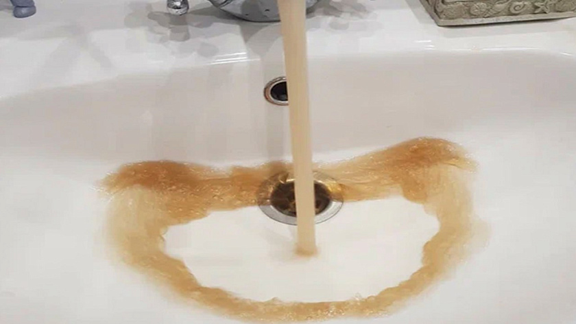 Жители Лабытнанги пожаловались на ржавую воду в квартирах 