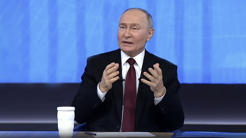 Путин поручил судам уделять особое внимание защите  женщин и детей