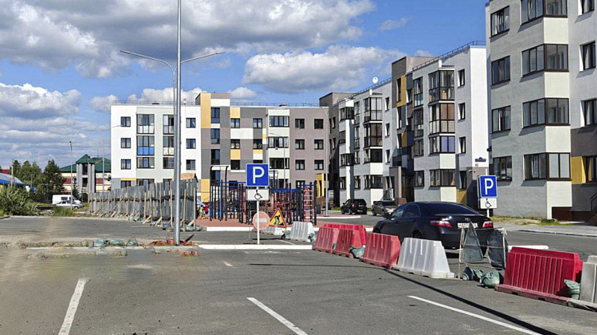 Ноябрьцам объяснили, почему коммунальщики сняли новый асфальт в микрорайоне Б