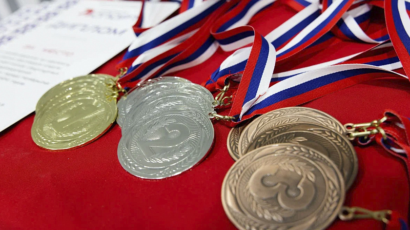 Более 150 ямальских армрестлеров боролись за победу на соревнованиях в Надыме