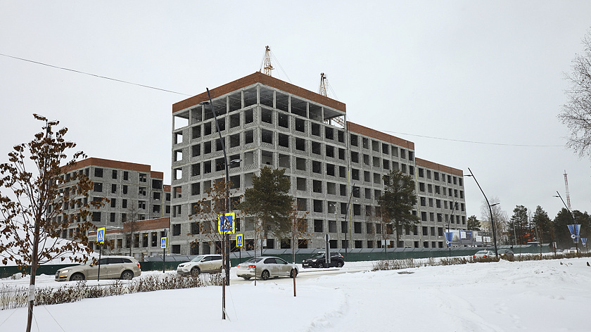 Романов отчитался о ходе работ в новой взрослой поликлинике Ноябрьска