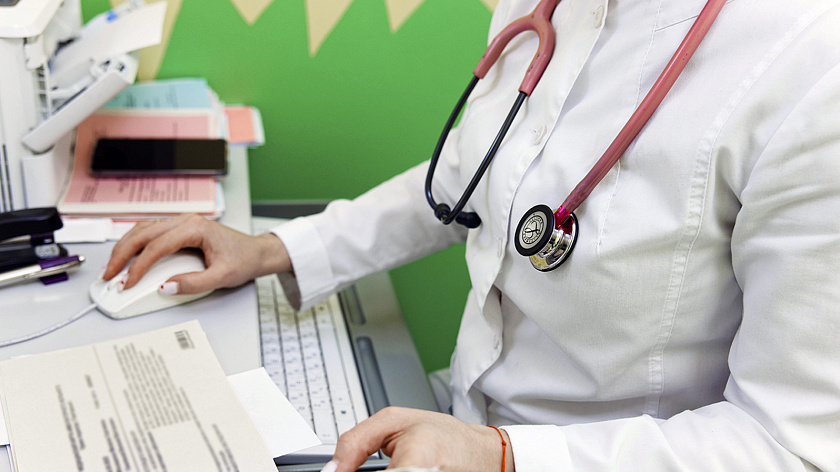 Медработники Муравленко получили брендированную униформу