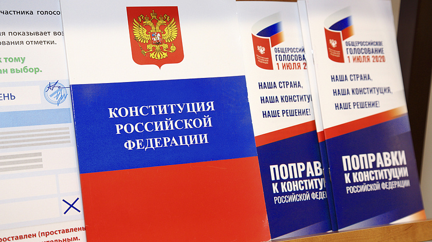 Дмитрий Артюхов поздравил ямальцев с Днем Конституции РФ