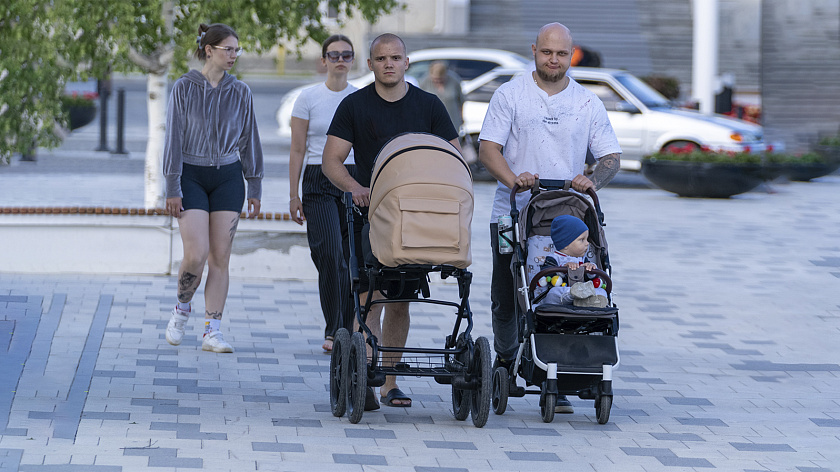  Почти половина тюменских мужчин готова сменить работу на декрет