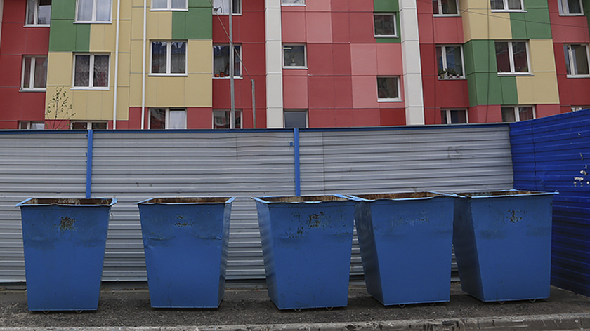 Надымчане пожаловались на сильный запах от мусорных контейнеров