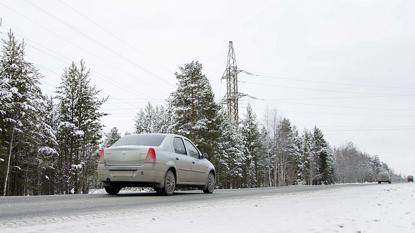 Ямальских водителей призвали воздержаться от поездок на загородных трассах