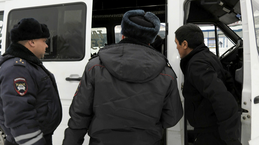Свыше тысячи мигрантов депортировали из Югры с начала 2025 года