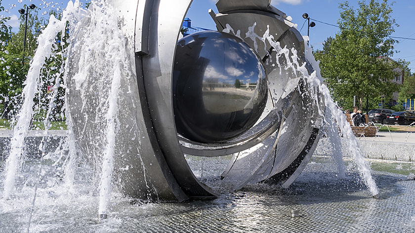 Фонтан на Вайнера в Екатеринбурге украсили в стиле Болливуда