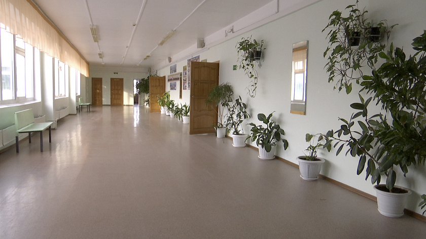 Школа Надыма из-за морозов оказалась в зловонной западне