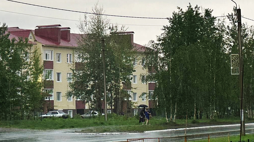 Сильный град с ливнем обрушился на Ноябрьск