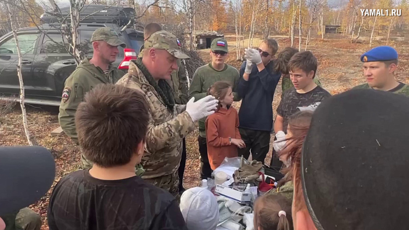 Минирование и владение оружием: в Новом Уренгое организовали учебно-полевой выход. ВИДЕО