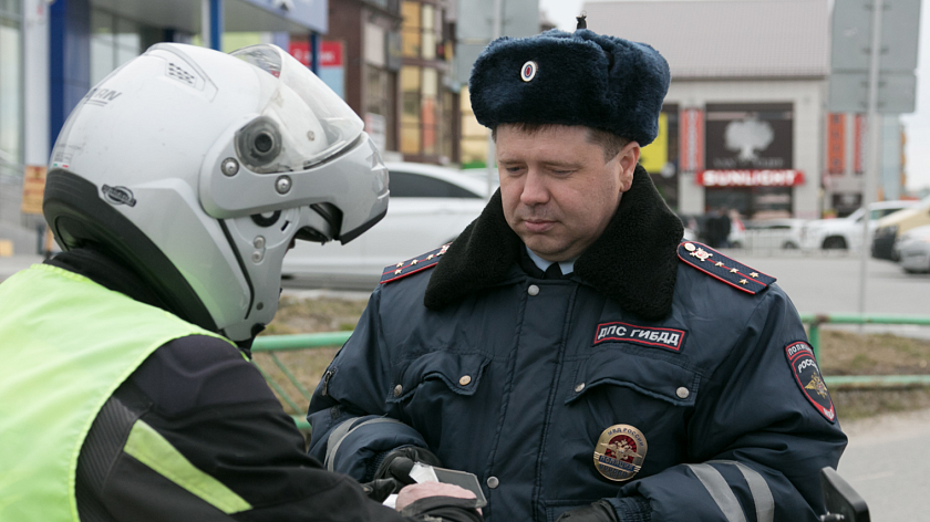 Петербург может ввести тест на знание ПДД для курьеров