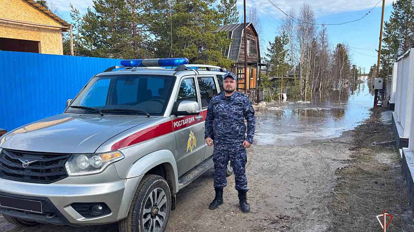 Росгвардейцы вышли на охрану имущества пострадавших от паводка таркосалинцев