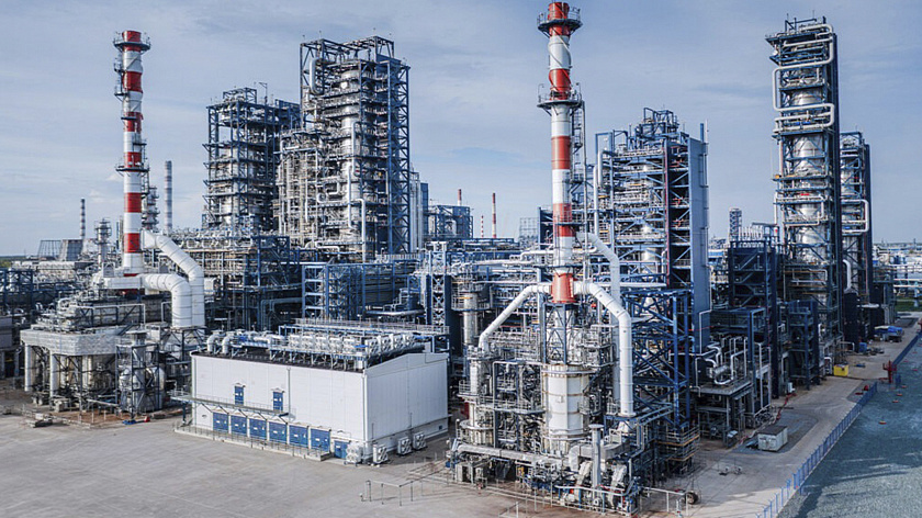 Высокие технологии переработки: как Омский НПЗ превращает нефть в топливо